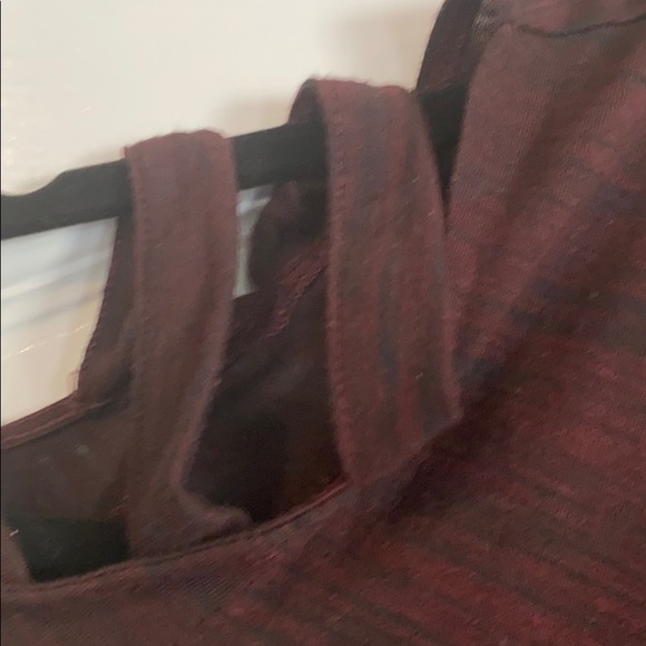 Cold shoulder top - Picture 3 of 4